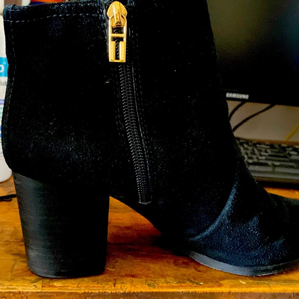 Boots use very carefully no rips, no tears good boots.